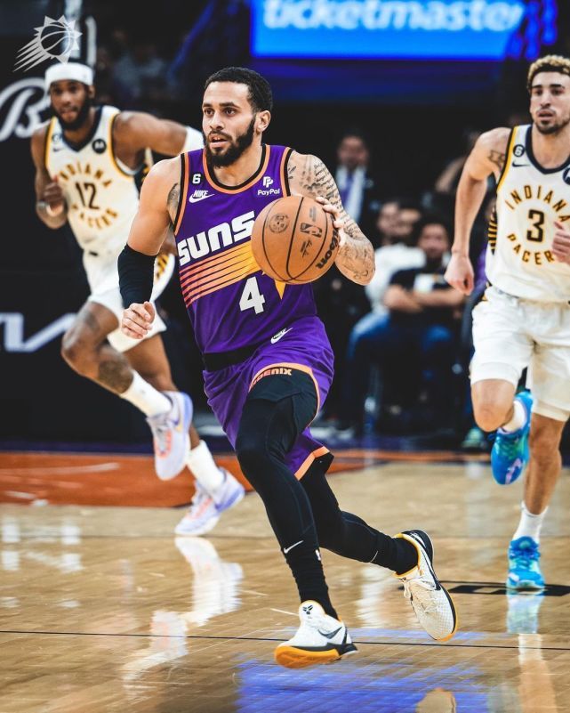 广州队鏖战灰熊，保罗状态火热