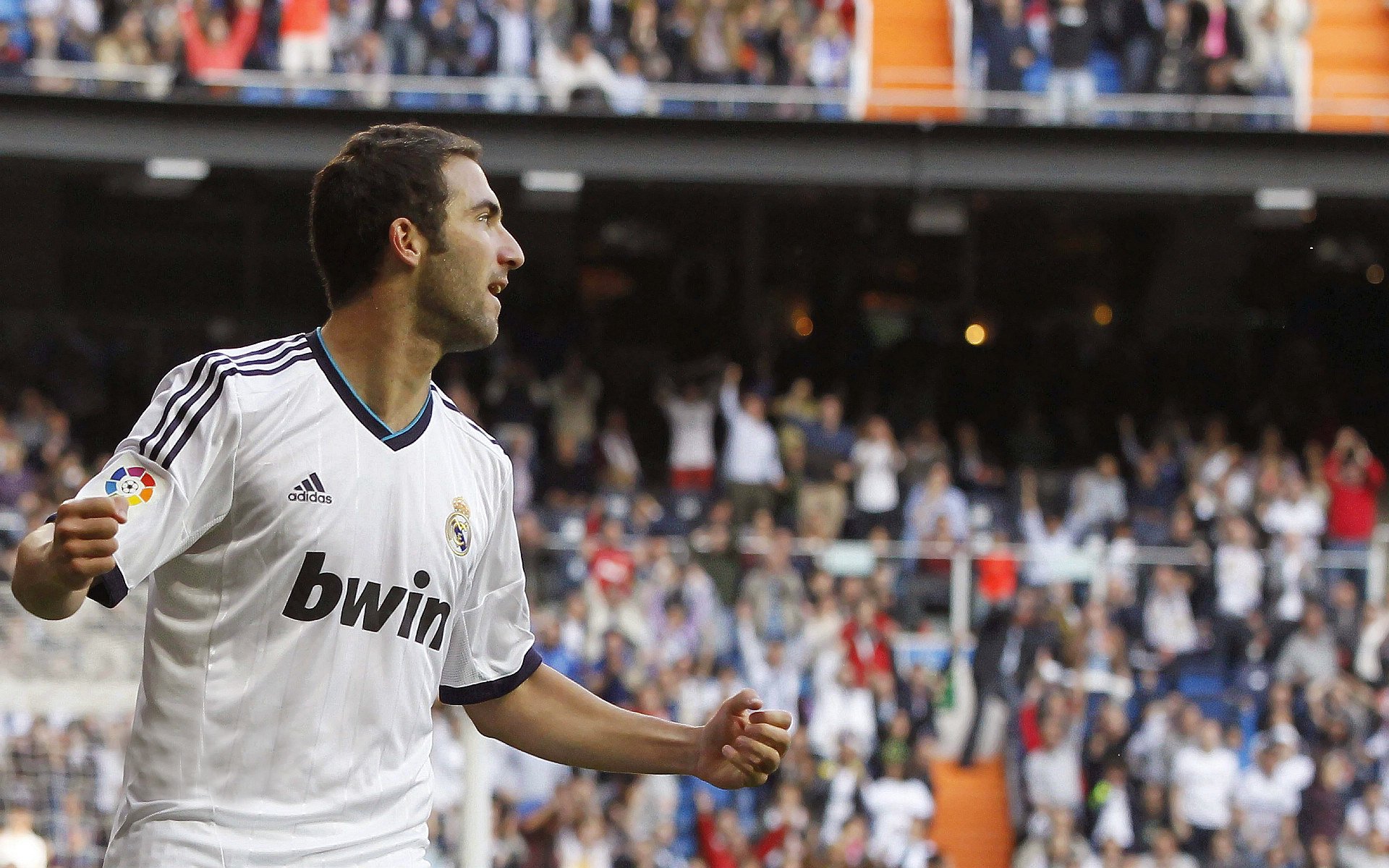 穿越安第斯山脉的战车，迪亚斯爆发，勒沃库森强势晋级玻利维亚