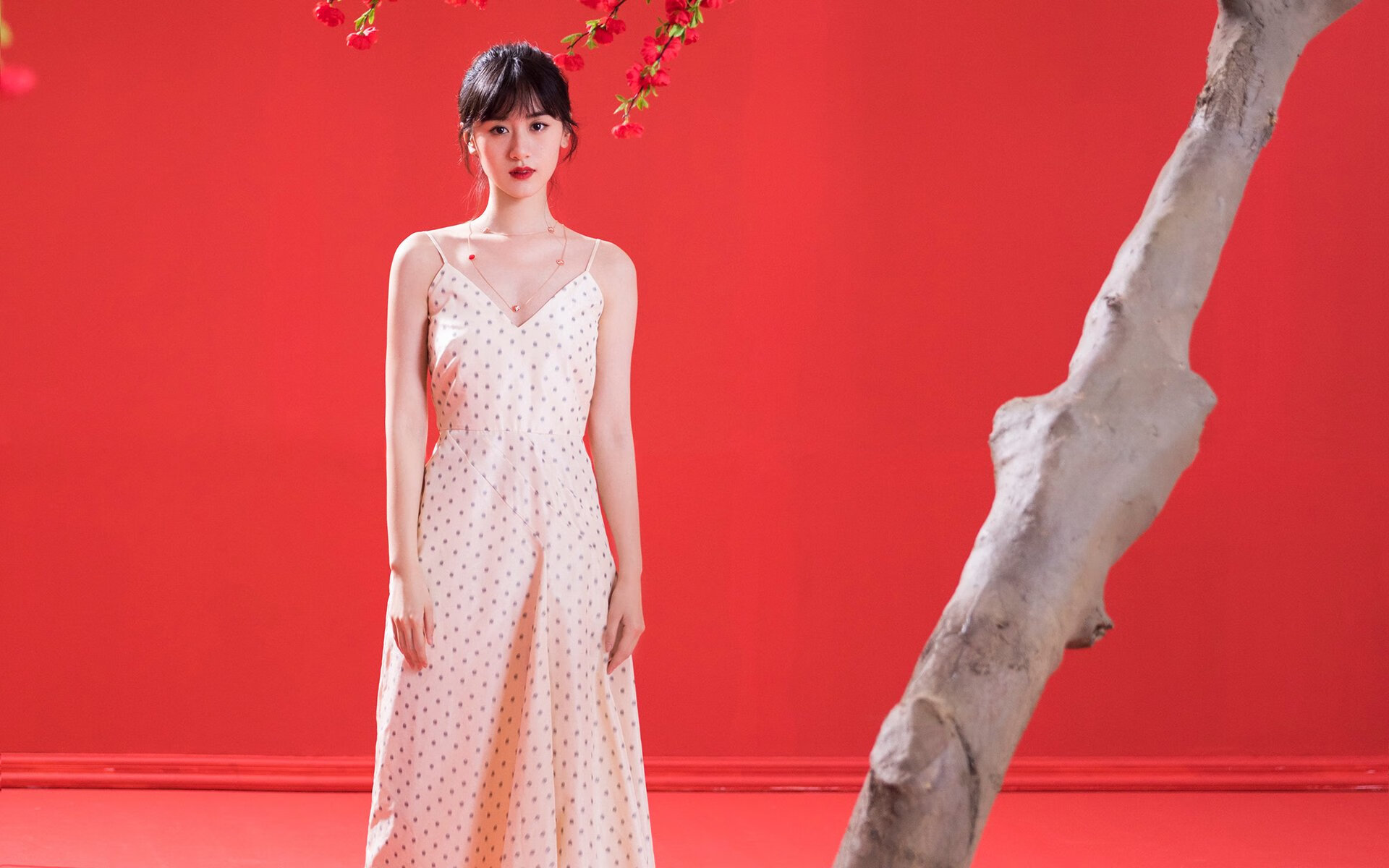 当范戴克的金左脚划破夜空,英格兰绝境中的个人英雄主义与中国一步之遥的史诗