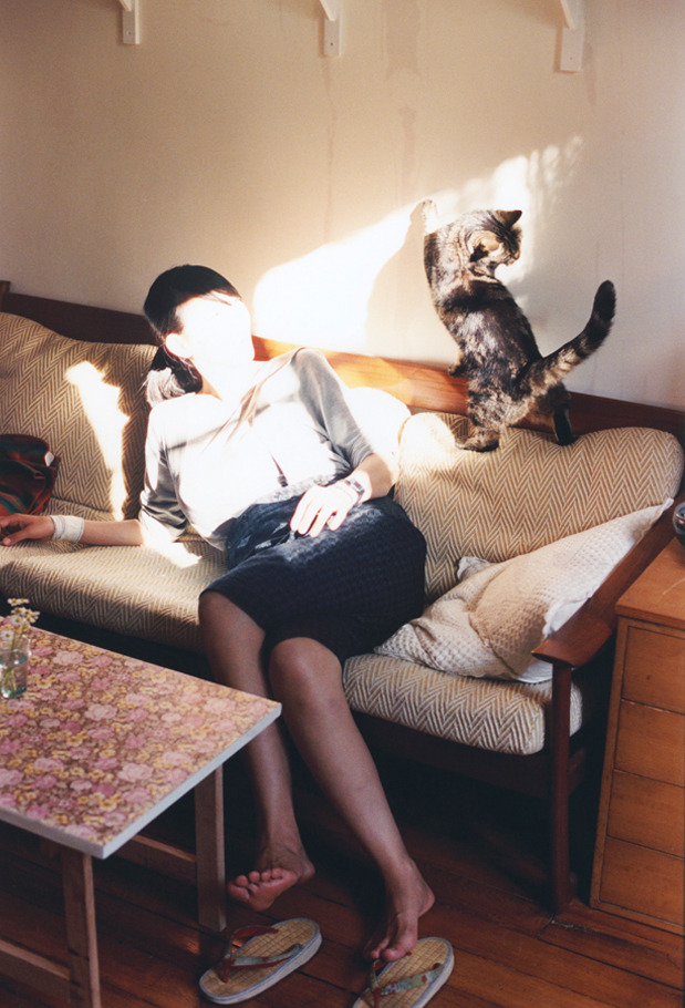 红白赛车与绿色风沙的对决，酋长球场上的巴库式狂飙